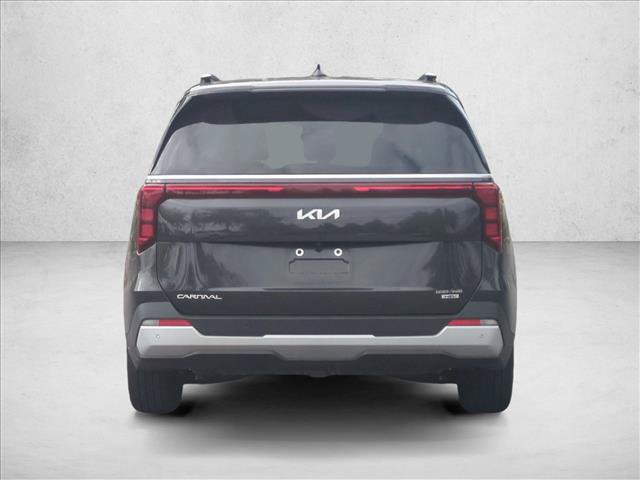 Used 2025 Kia Carnival EX FWD image 6