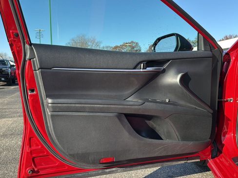 Used 2023 Toyota Camry SE image 11