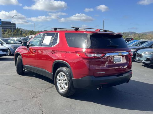 Used 2021 Chevrolet Traverse LT image 3
