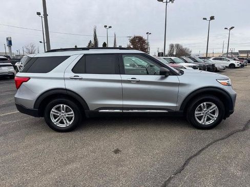 Certified 2020 Ford Explorer XLT w/ Equipment Group 202A image 5