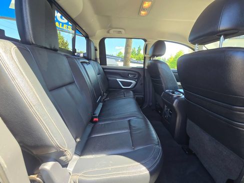 Used 2017 Nissan Titan SL w/ SL Towing Convenience Package AWD/4WD image 12