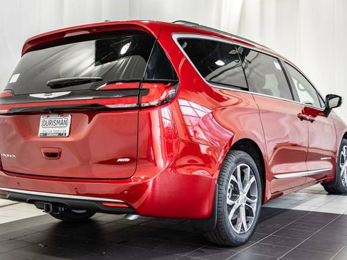 New 2026 Chrysler Pacifica Pinnacle image 4