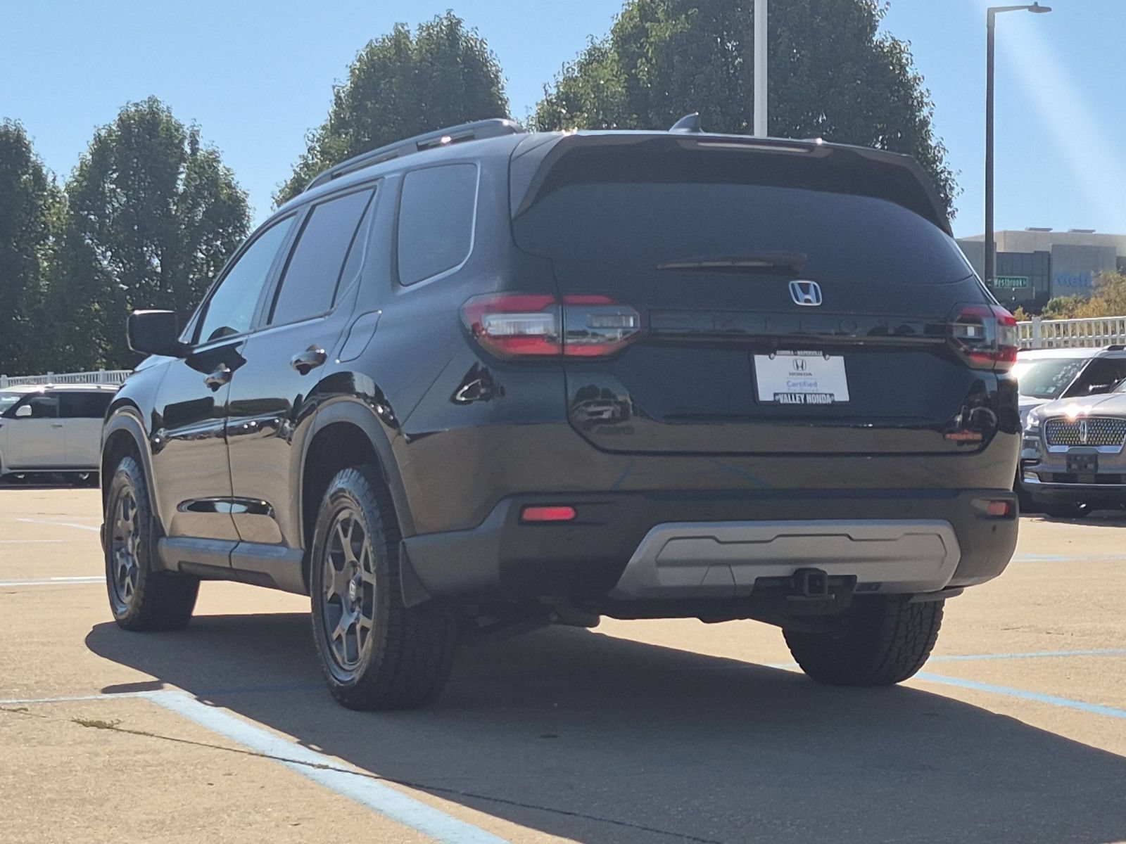 Used 2025 Honda Pilot TrailSport image 8