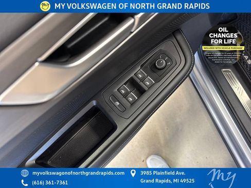 Used 2024 Volkswagen Atlas Cross Sport SE AWD/4WD image 12