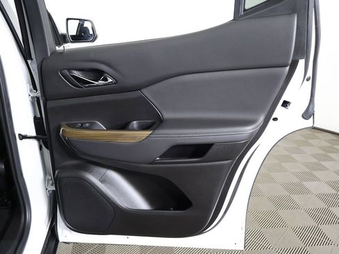 Used 2023 GMC Acadia SLE w/ Driver Convenience Package image 27