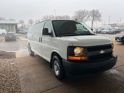 Used 2017 Chevrolet Express 3500 Work Van image 3