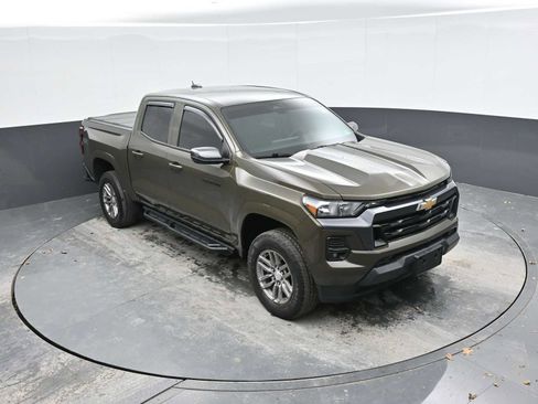 Used 2023 Chevrolet Colorado LT w/ LT Convenience Package image 12