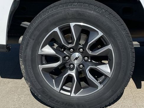 Used 2022 Chevrolet Silverado 1500 RST AWD/4WD image 9