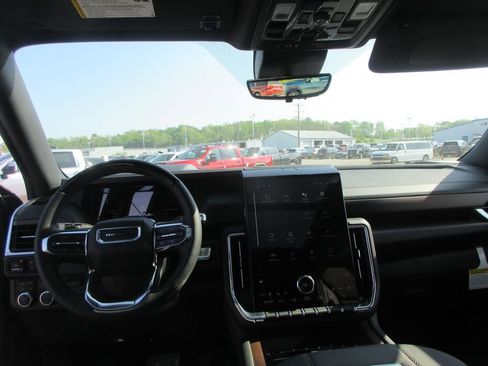 New 2026 GMC Yukon XL Denali w/ Denali Reserve Package image 16