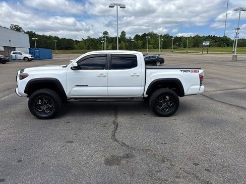 Used 2020 Toyota Tacoma TRD Off-Road AWD/4WD image 3