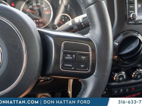 Used 2018 Jeep Wrangler Unlimited Rubicon AWD/4WD image 12