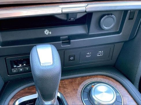 Used 2024 Nissan Armada SL w/ Captain's Chairs Package image 24