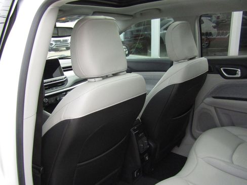 Used 2022 Jeep Compass Latitude w/ Sun and Sound Group image 13