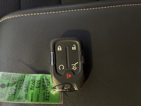 Used 2023 GMC Acadia SLE w/ Driver Convenience Package image 27