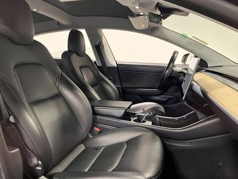 Used 2019 Tesla Model 3 Standard Range Plus image 10