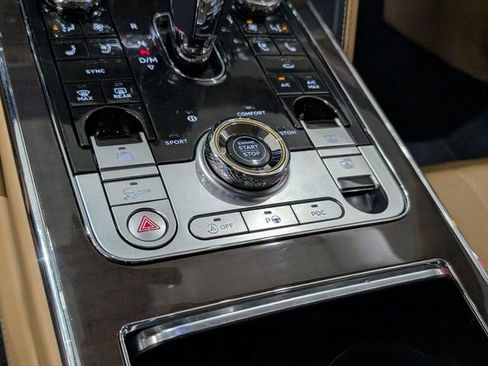 Used 2021 Bentley Flying Spur V8 image 20