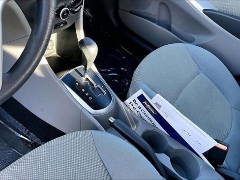 Used 2013 Hyundai Accent GLS image 10