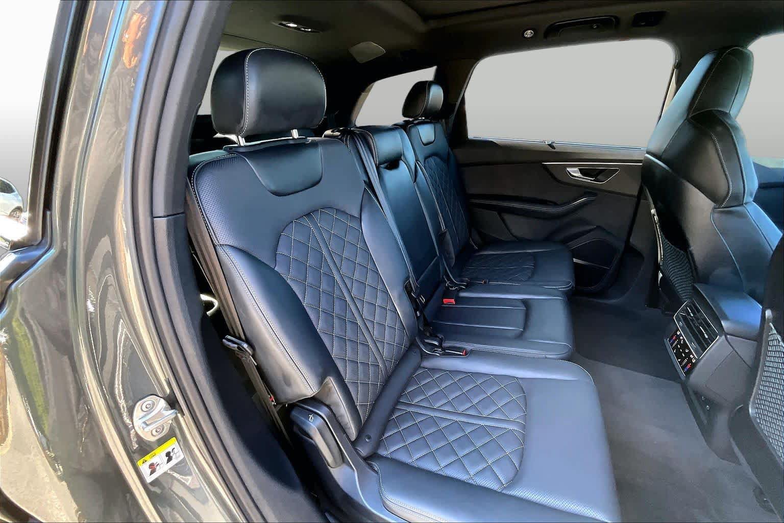Used 2025 Audi SQ7 Prestige AWD/4WD image 19