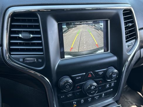 Certified 2021 Jeep Grand Cherokee Laredo image 28