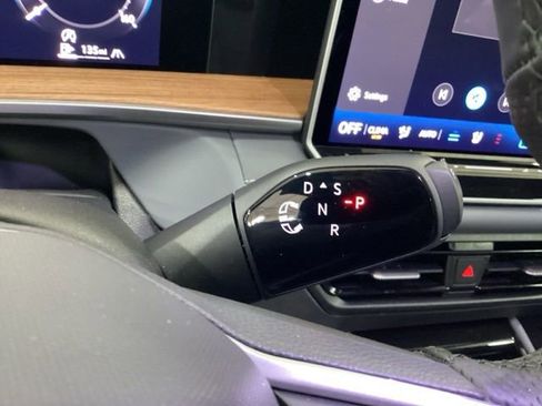 Used 2026 Volkswagen Tiguan SEL R-Line AWD/4WD image 17