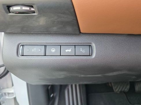 New 2026 Nissan Pathfinder Platinum AWD/4WD image 13