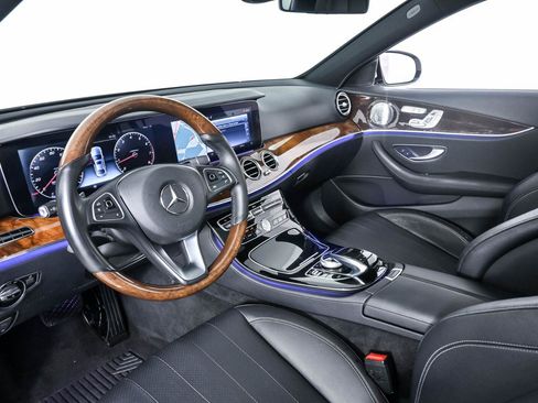 Used 2017 Mercedes-Benz E 300 image 4