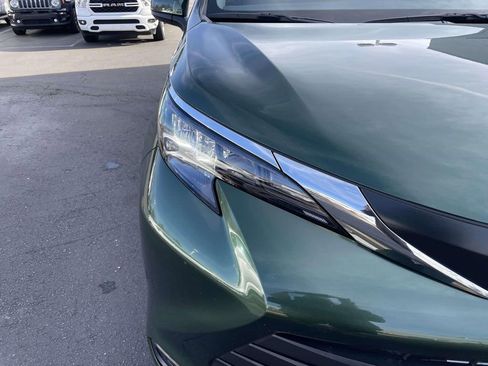 Used 2025 Toyota Sienna XLE image 16