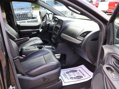 Used 2017 Dodge Grand Caravan GT FWD image 27