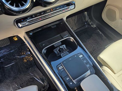 Used 2021 Mercedes-Benz GLB 250 4MATIC image 29