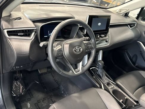 Used 2024 Toyota Corolla Cross XLE w/ Convenience Package AWD/4WD image 6
