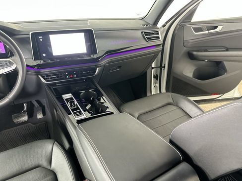 Used 2025 Volkswagen Atlas Cross Sport SEL AWD/4WD image 19