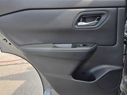 Used 2025 Nissan Rogue SV AWD/4WD image 12