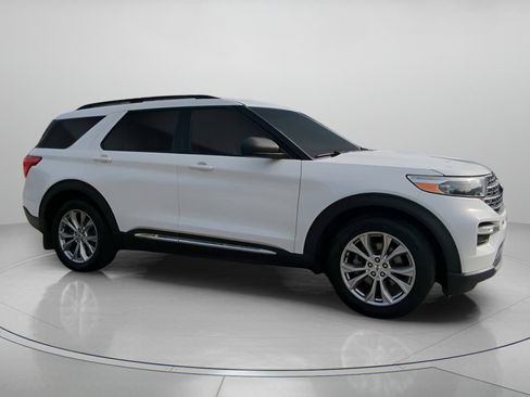 Certified 2020 Ford Explorer XLT w/ Equipment Group 202A image 34