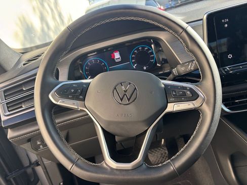 Used 2025 Volkswagen Atlas Cross Sport SE image 28