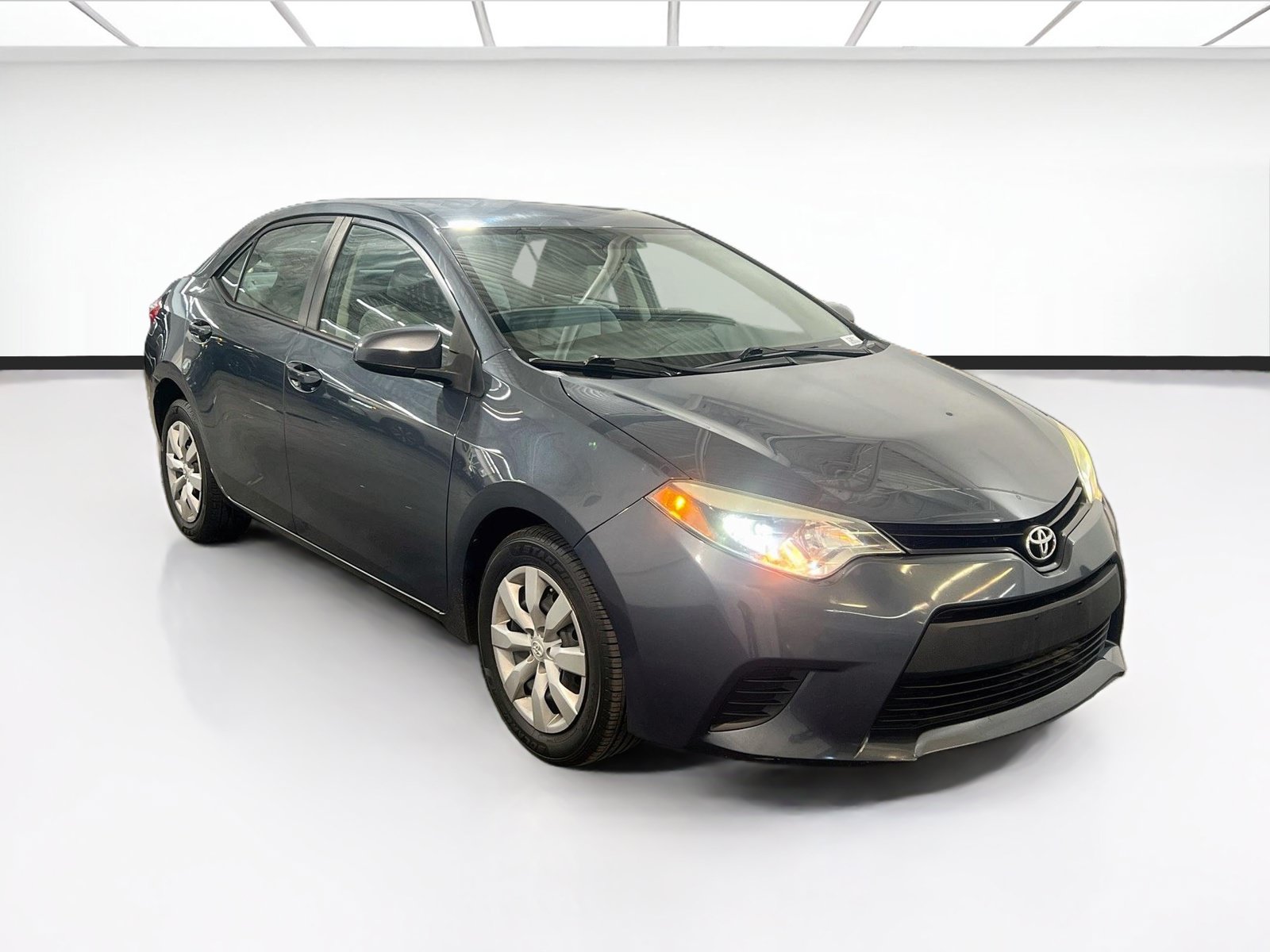 Used 2014 Toyota Corolla LE FWD image 3