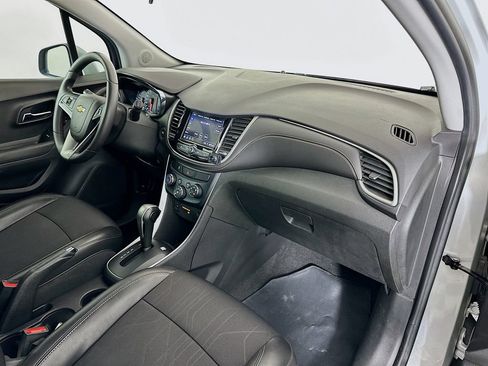 Used 2020 Chevrolet Trax LT w/ LT Convenience Package FWD image 27