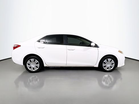 Used 2015 Toyota Corolla LE image 3
