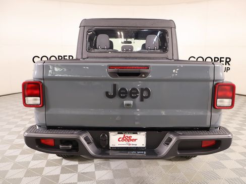 Used 2025 Jeep Gladiator Sport AWD/4WD image 20