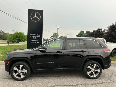 Used 2023 Jeep Grand Cherokee Limited AWD/4WD image 2