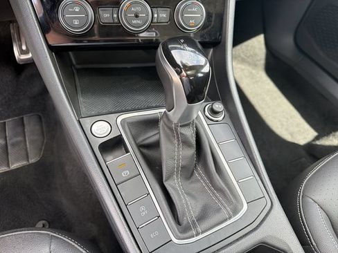 Used 2024 Volkswagen Jetta SE FWD image 21