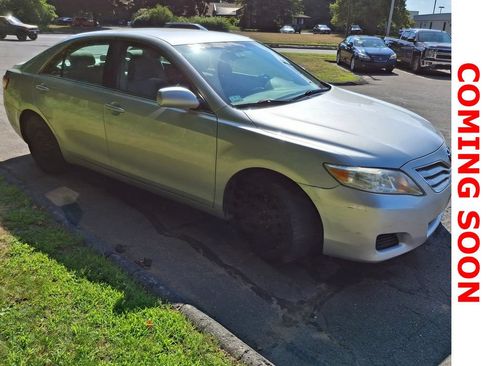Used 2010 Toyota Camry FWD image 4