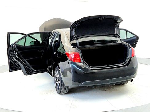 Used 2018 Toyota Corolla SE image 11