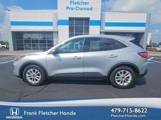 Used 2020 Ford Escape SE image 1