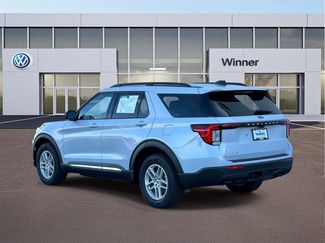 Used 2025 Ford Explorer Active video 3