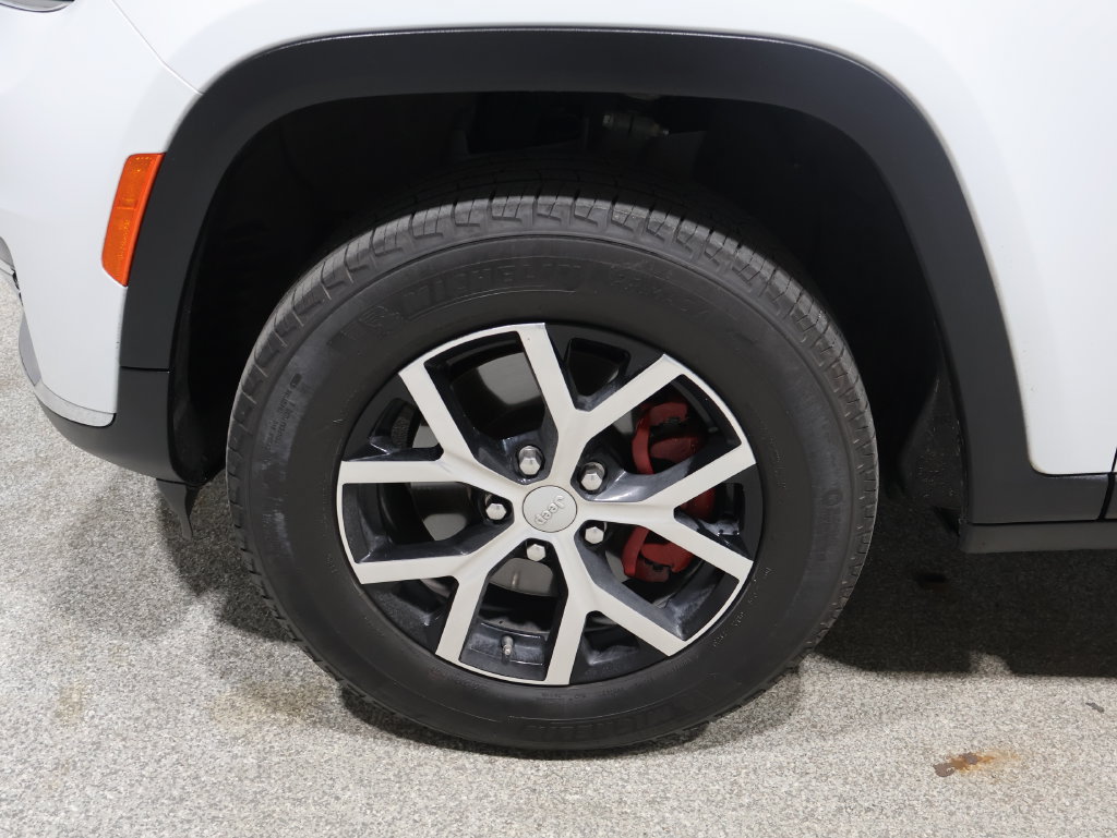 Used 2024 Jeep Grand Cherokee L Limited AWD/4WD image 8