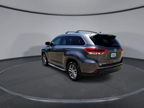 Used 2018 Toyota Highlander XLE FWD image 6