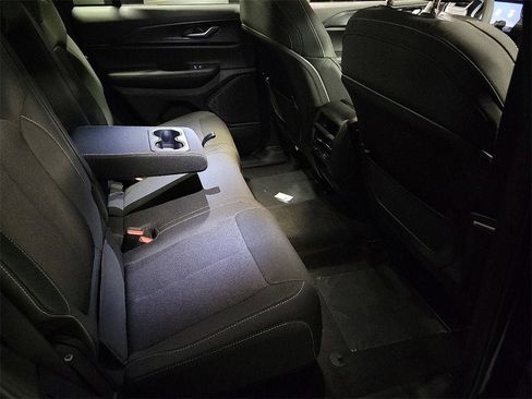 New 2025 Jeep Grand Cherokee Laredo image 16