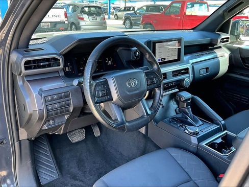 Used 2025 Toyota Tacoma SR5 AWD/4WD image 18