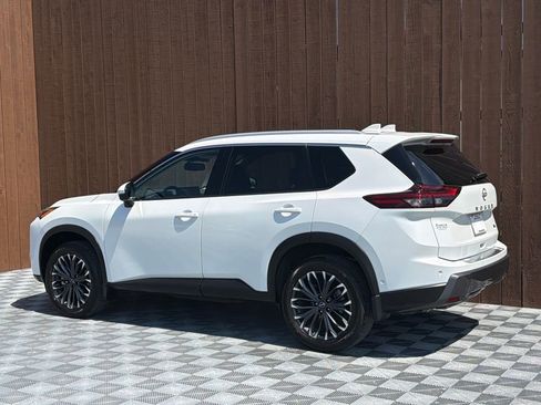 Used 2025 Nissan Rogue SL w/ Tech Package FWD image 16