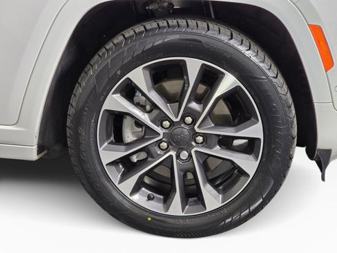 Used 2022 Jeep Grand Cherokee Overland w/ Luxury Tech Group IV AWD/4WD image 40